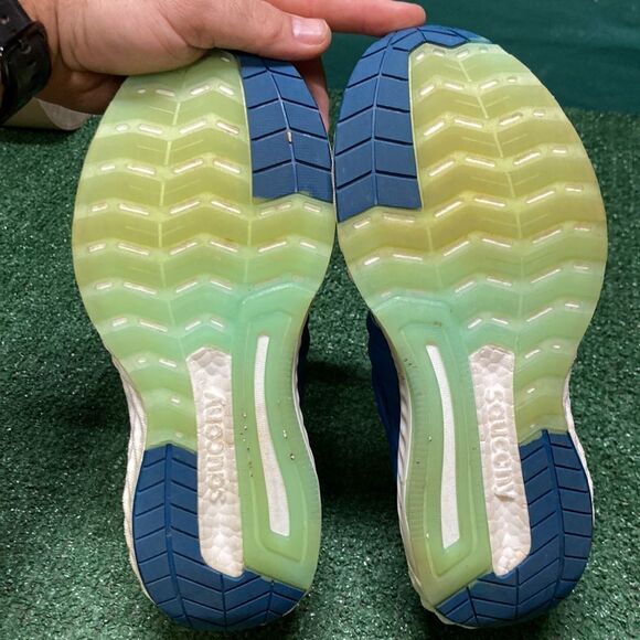 Saucony Hurricane 22 running shoes women’s size 8 wide (OKPM-12-006) - Picture 10 of 13